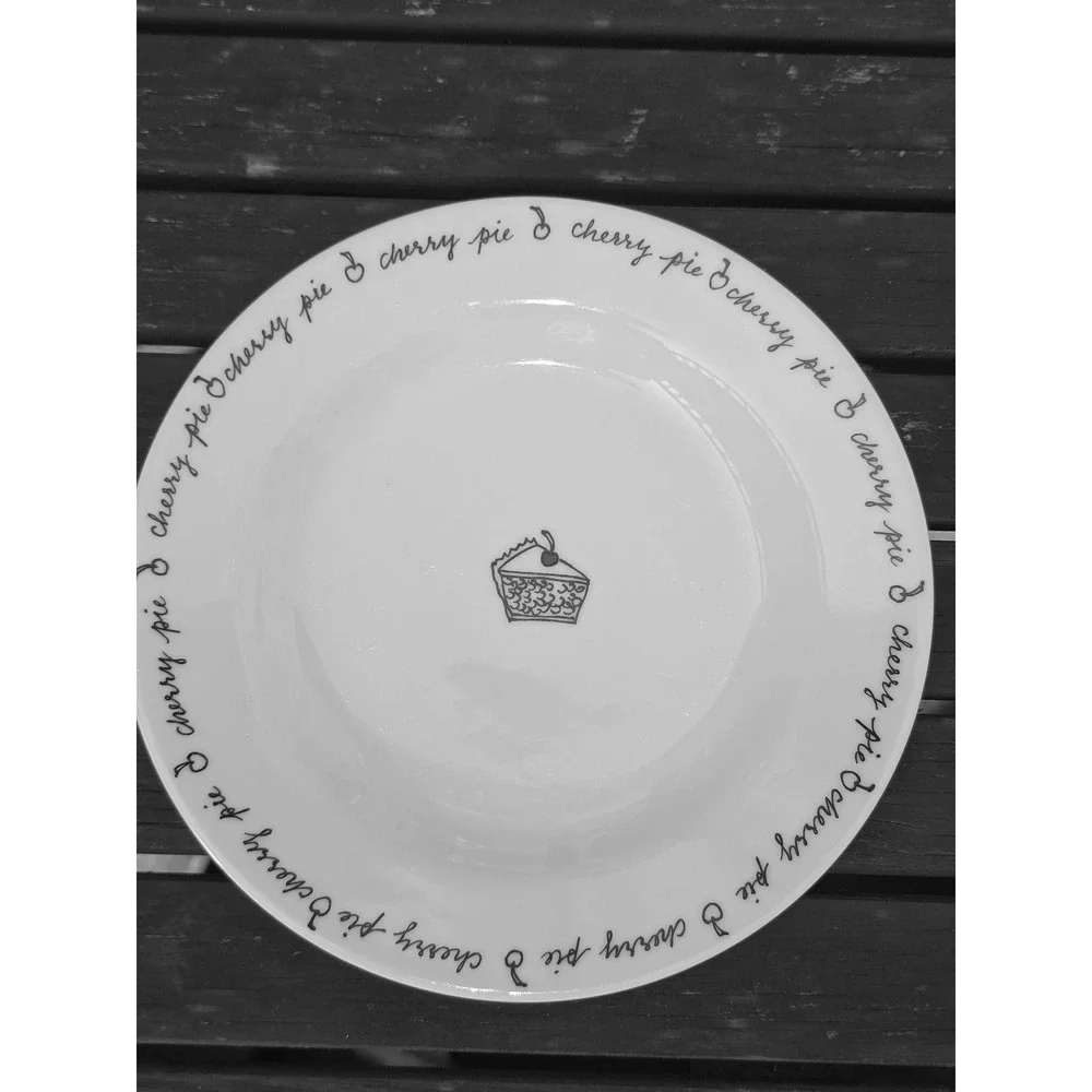 Set of 4 Pottery Barn Dessert Plates!‎